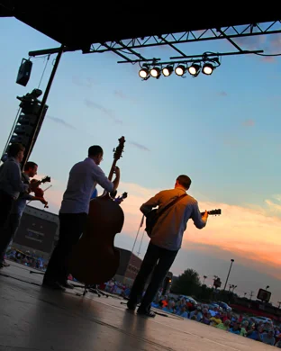 Live concert by 65 North Pickers