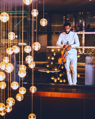 Live concert by John Violinist